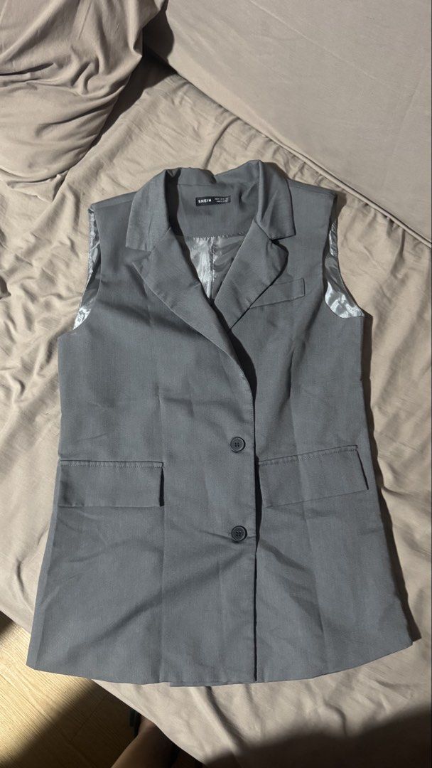 SHEIN Grey Sleeveless Blazer Vest Size M (Category: Sleeveless) located in Manila. Submitted by silverflower_be8728 (Listing ID 1471014122, Image 1). Description: - Brand: SHEIN - Style: Grey sleeveless blazer vest with lapel collar - Size: M (EUR 38, US 6).