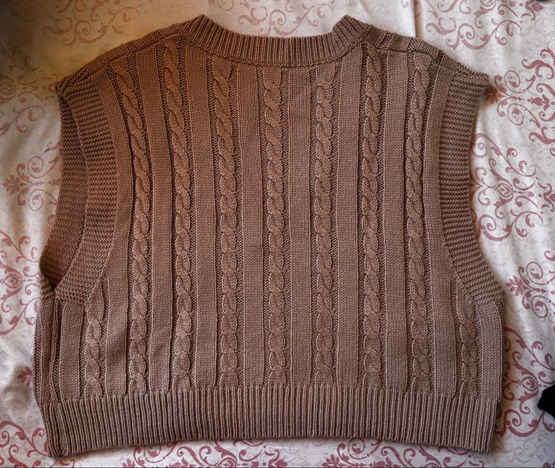 SHEIN khaki knitted vest (Category: Coats, Jackets and Outerwear) located in Caloocan City. Submitted by _shellly (Listing ID 1471021438, Image 3). Description: Used once Good as new It can fit small to large.