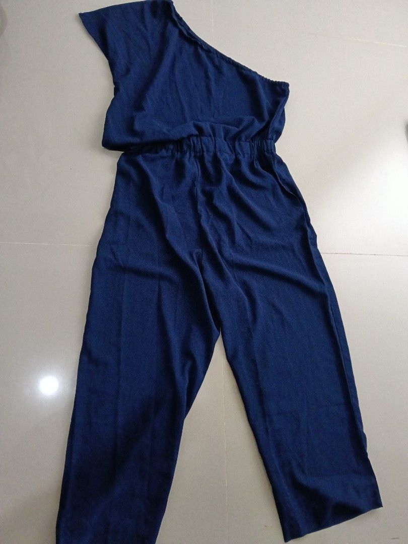 Shein One Shoulder Blue Jumpsuit Size S (Category: Jumpsuits) located in Manila. Submitted by zenbear_6b2d8a (Listing ID 1470939460, Image 1). Description: - Brand: Shein - Color: Blue - Size: S (EU 36 / US 4) - Style: One-shoulder with straight leg pants and elastic waistband - Fit: Lightweight, simple pull-on piece - Occasion: Great for casual outings or events - Origin: Made in China.