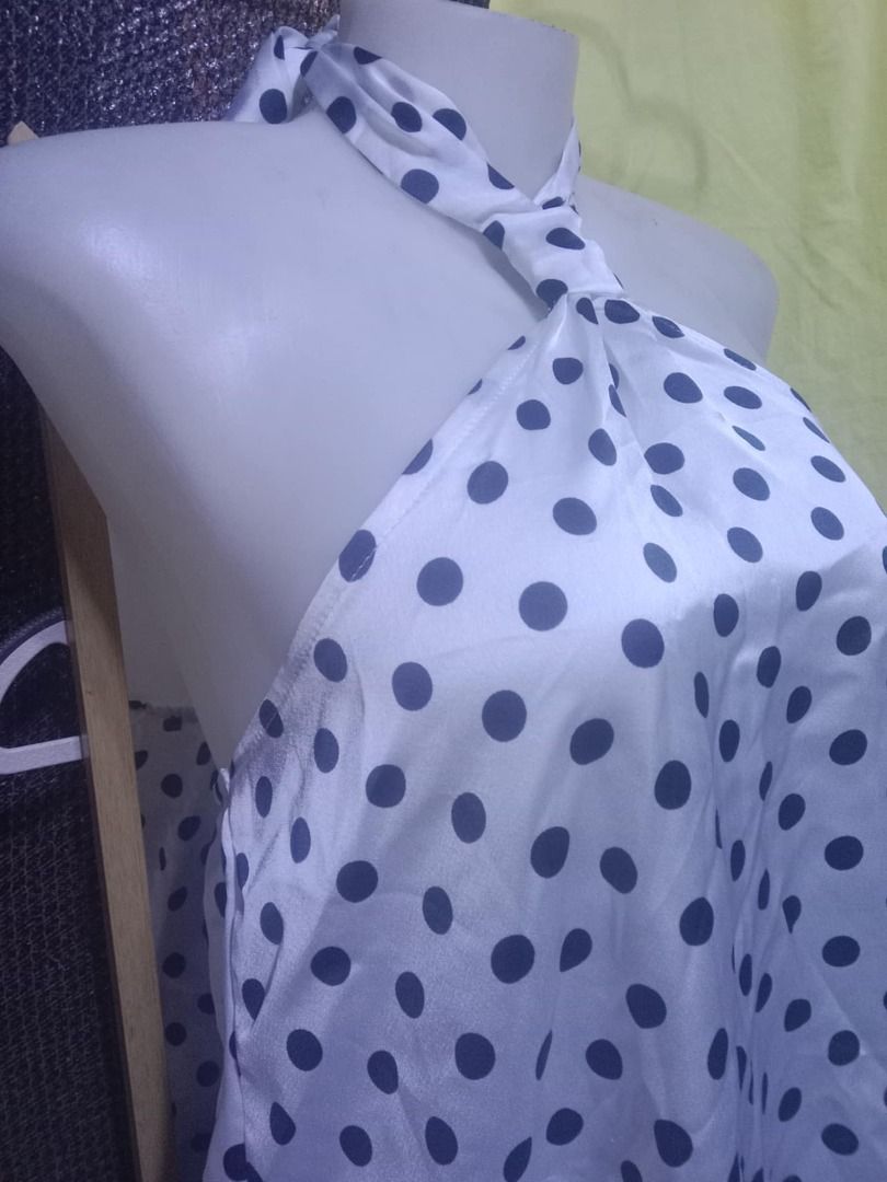 SHEIN Polka Dot Halter Top XS (Category: Sleeveless) located in Quezon City. Submitted by honeyonline.ph (Listing ID 1471033216, Image 2). Description: - Brand: SHEIN - Size: XS - Condition: Brand new with tags (never worn) - Design: White with dark blue polka dots, twist halter neck, and tie-back closure - Material: 100% polyester (lightweight, perfect for summer).