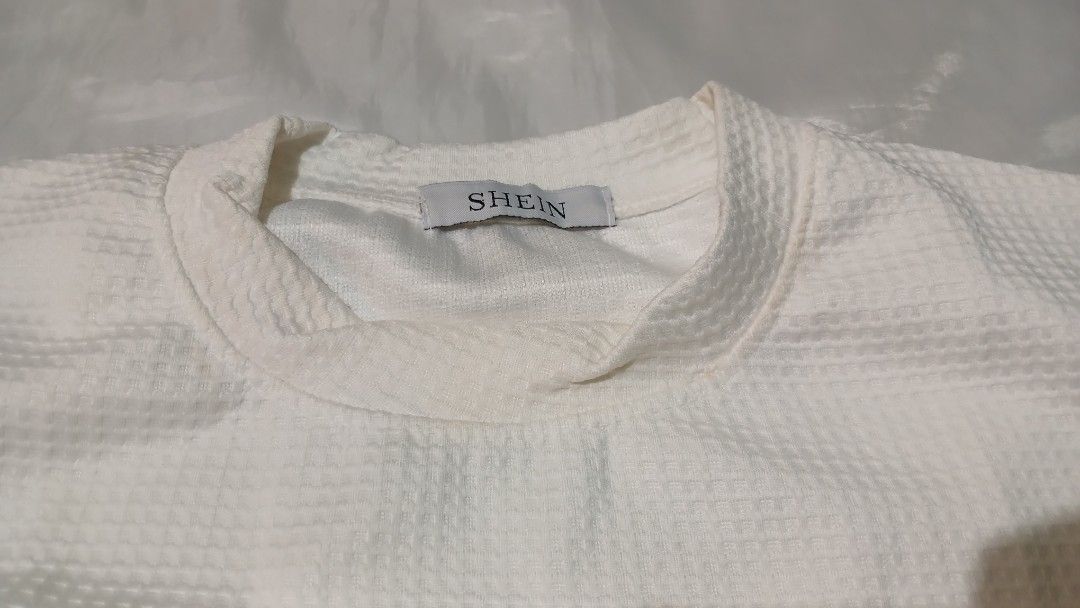Shein White Waffle Knit Oversized Tee L-2XL (Category: Shirts) located in Taguig. Submitted by miss_rein (Listing ID 1470969963, Image 3). Description: .