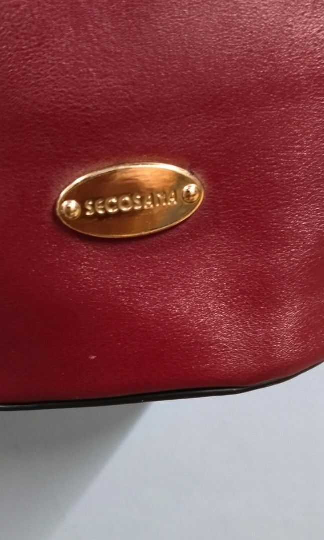 Shoulder / tote (Category: Shoulder Bags) located in Trece Martires City. Submitted by vherma (Listing ID 1470945030, Image 3). Description: maroon structured faux leather top-handle handbag features quad-paneled front stitching, dual shoulder straps with gold-tone hardware rings, and a small gold logo plaque..