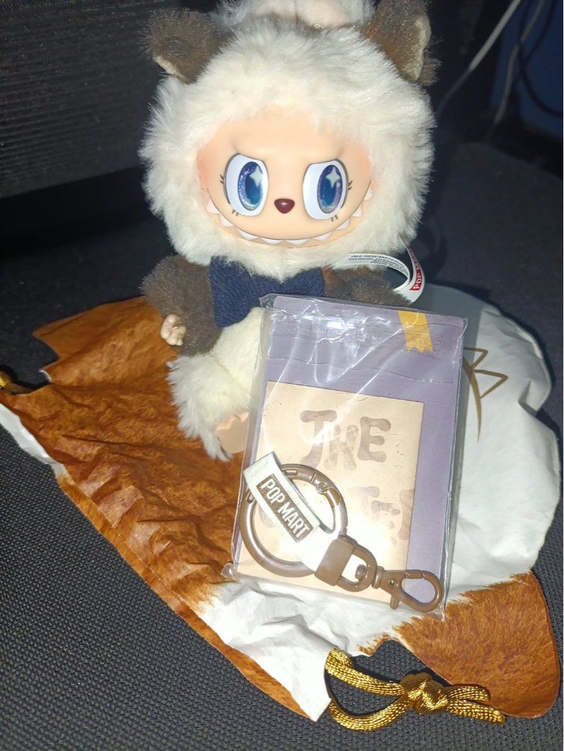 siamese labubu cat mode on plush pendant keychain charm (Category: Plushies & Soft Toys) located in Bacoor. Submitted by jinj1curates_ (Listing ID 1471015652, Image 3). Description: ♡ unsealed but bnew, box opened from the bottom ♡ complete inclusions ♡ selling from set hatian 📍Location: Taguig 📦 MOD: J&T (Lalamove for same day delivery) 💗MOP: Gcash/Maribank/Bank Transfer.
