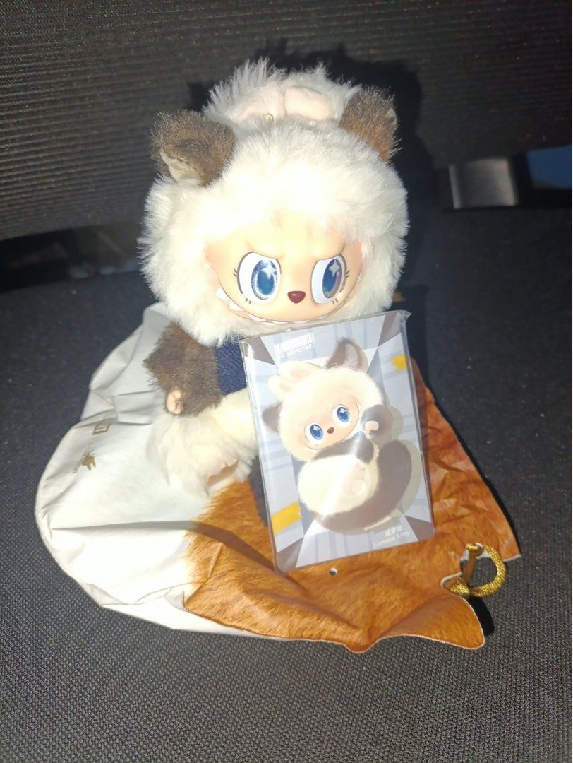 siamese labubu cat mode on plush pendant keychain charm (Category: Plushies & Soft Toys) located in Bacoor. Submitted by jinj1curates_ (Listing ID 1471015652, Image 1). Description: ♡ unsealed but bnew, box opened from the bottom ♡ complete inclusions ♡ selling from set hatian 📍Location: Taguig 📦 MOD: J&T (Lalamove for same day delivery) 💗MOP: Gcash/Maribank/Bank Transfer.