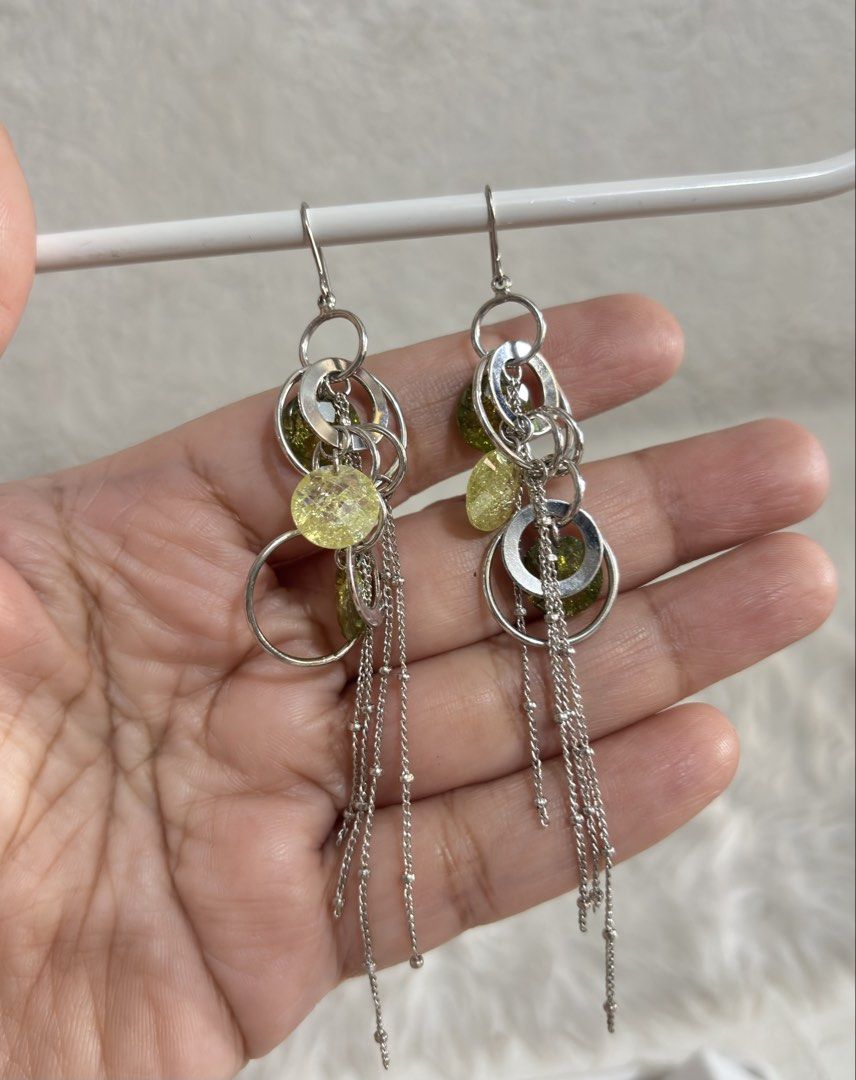 Silver Hook dangle earrings (Category: Earrings) located in Paranaque City. Submitted by dalle_closet (Listing ID 1470988507, Image 2). Description: tested silver po ung pinaka hook nito.