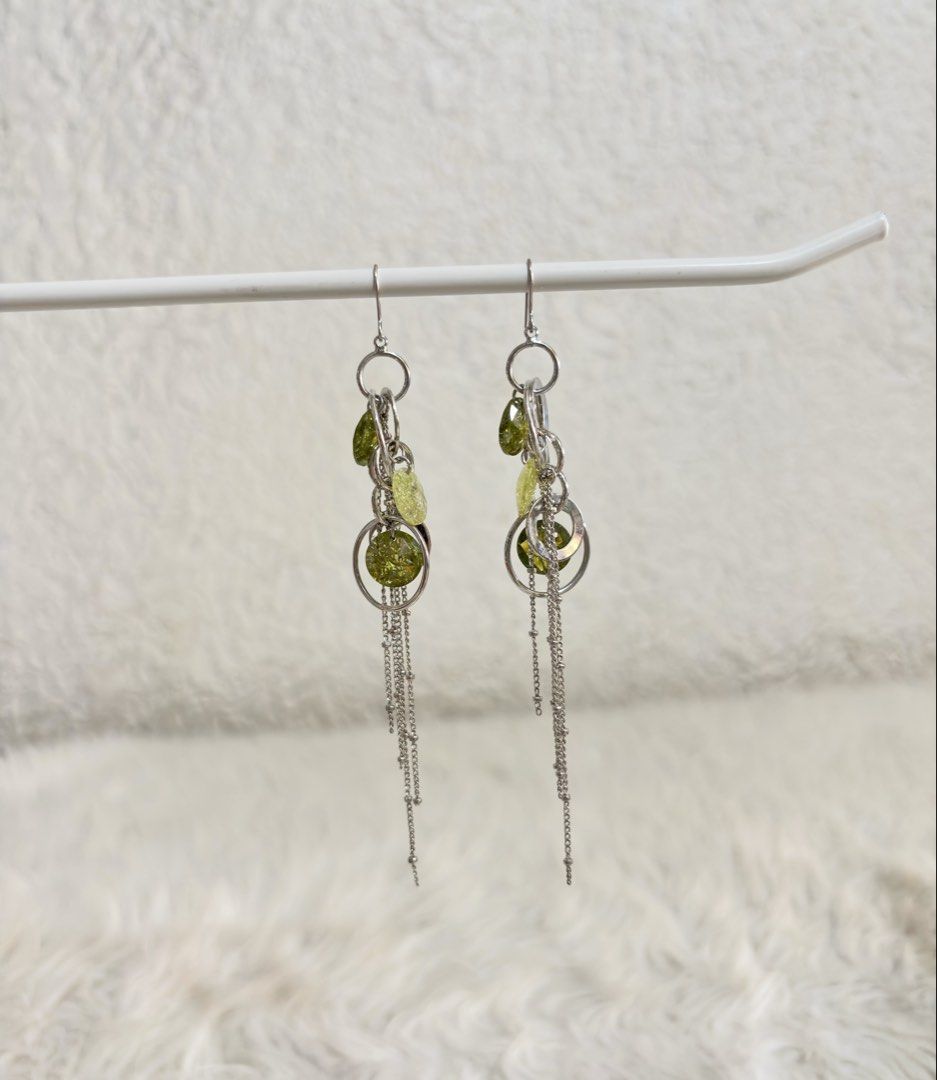 Silver Hook dangle earrings (Category: Earrings) located in Paranaque City. Submitted by dalle_closet (Listing ID 1470988507, Image 1). Description: tested silver po ung pinaka hook nito.