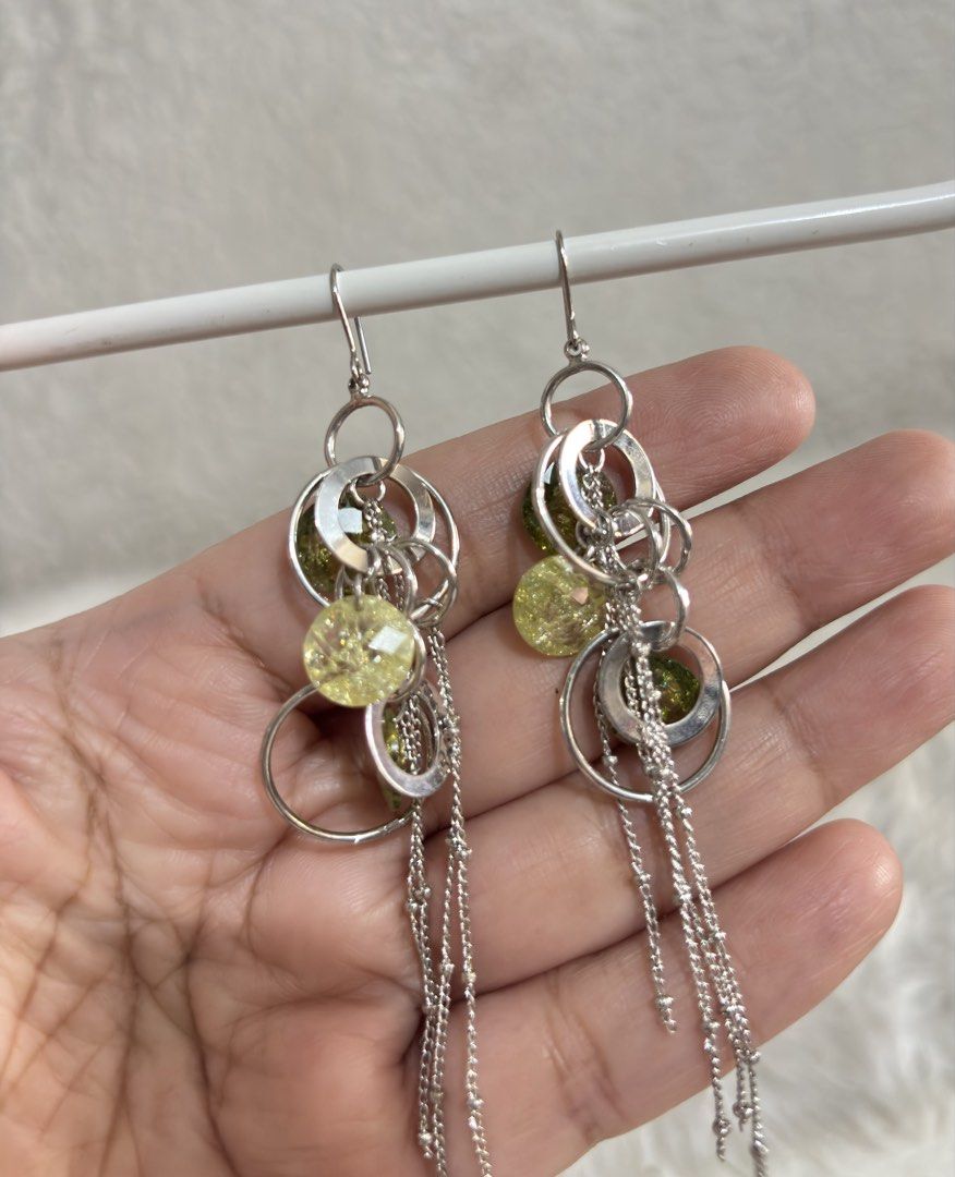 Silver Hook dangle earrings (Category: Earrings) located in Paranaque City. Submitted by dalle_closet (Listing ID 1470988507, Image 3). Description: tested silver po ung pinaka hook nito.