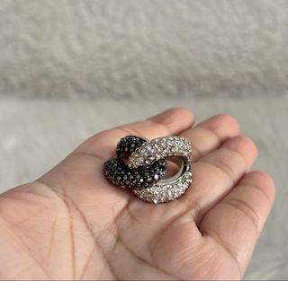 (Category: ) located in . Submitted by dalle_closet (Listing ID 1470982840, Image 1). Description: .