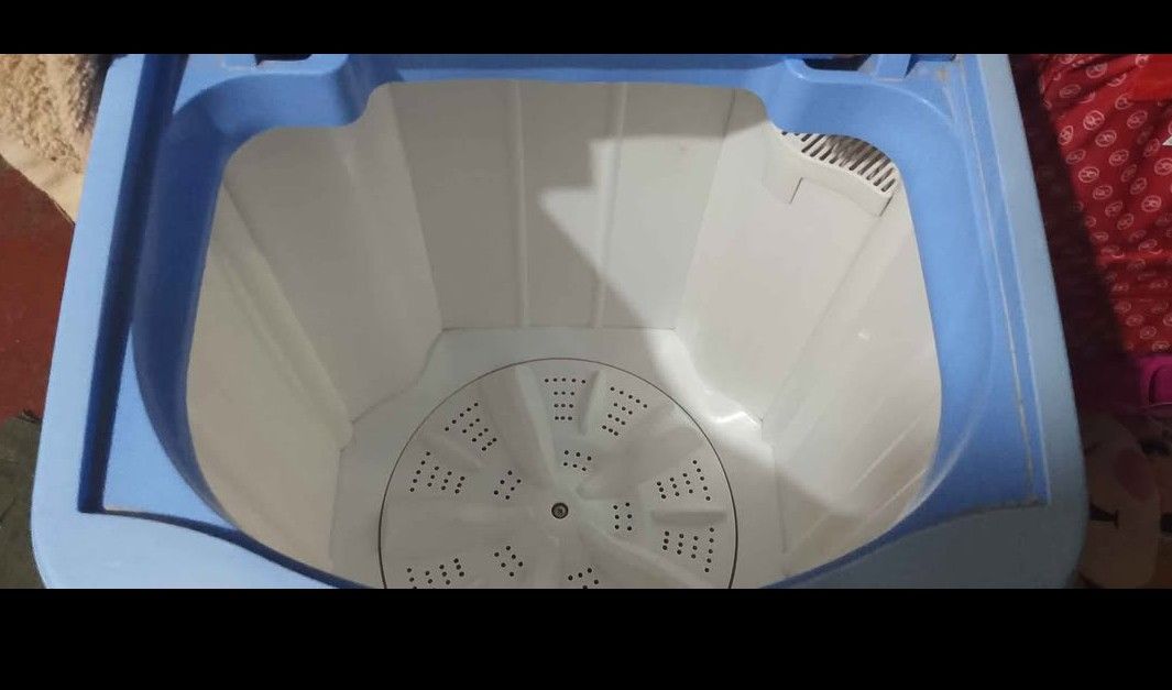 Single Washing Machine (Category: Washing Machines and Dryers) located in Valenzuela. Submitted by justgorjas (Listing ID 1470938334, Image 2). Description: NO HISTORY OF REPAIR ‼️ Location: Valenzuela City (pls pacheck muna ng sf sa lalamove before messaging me).