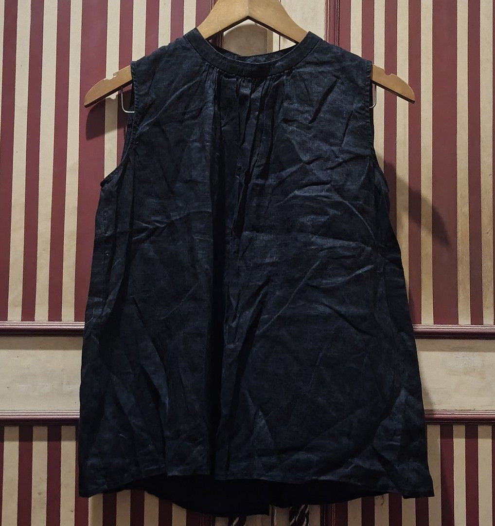 (S-L) Muji Linen Sleeveless Top (Category: Sleeveless) located in Quezon City. Submitted by ginghamgirlie (Listing ID 1470957949, Image 2). Description: SIZE ON TAG: XS-S BEST FITS: S-L MEASUREMENTS chest: 42 inches length: 24 inches 📌 PLEASE NOTE • Sizing is based on the actual measurements of the garment, not the tagged size. • Pre-owned pieces may differ from the tagged size due to stretching, shrinkage, wear, alterations, or labeling inconsi