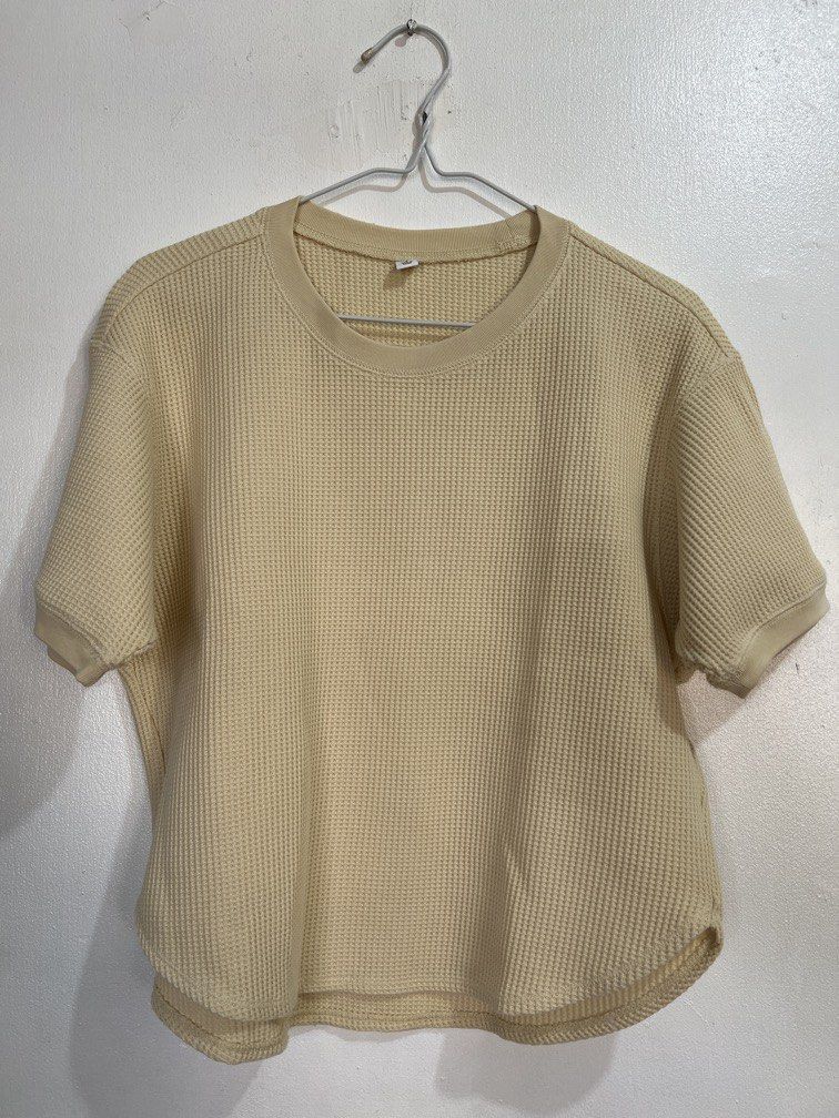 Small Uniqlo waffle shirt (Category: Shirts) located in Las Pinas. Submitted by gaeley (Listing ID 1470955627, Image 1). Description: b: 20" armpit to armpit l: 21".