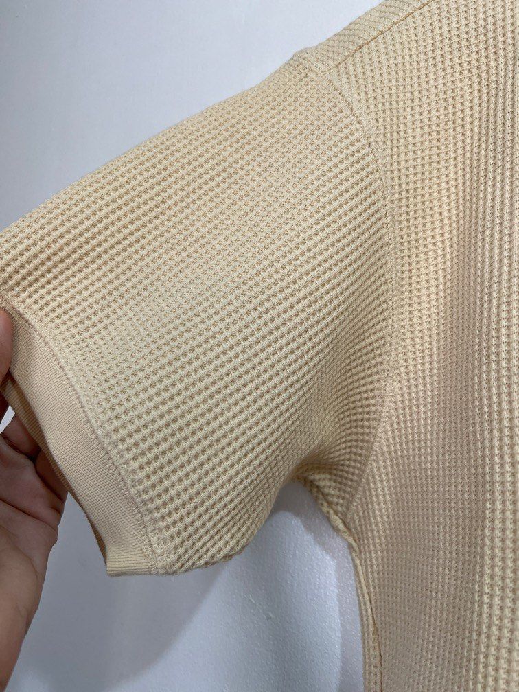 Small Uniqlo waffle shirt (Category: Shirts) located in Las Pinas. Submitted by gaeley (Listing ID 1470955627, Image 3). Description: b: 20" armpit to armpit l: 21".