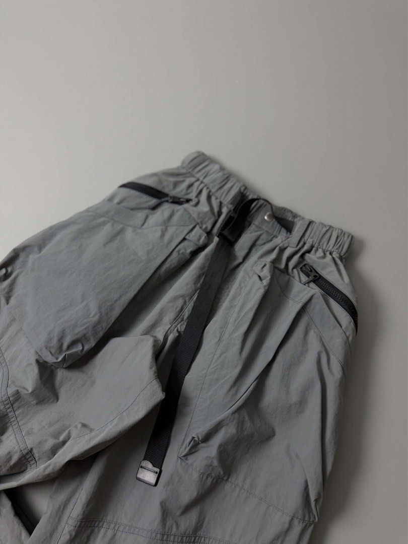 SMOKINGLIFE UTILITY CARGO PANTS (Category: Jeans) located in Guagua. Submitted by sweetboyy (Listing ID 1471061815, Image 2). Description: SMOKINGLIFE UTILITY CARGO PANTS EXCELLENT CONDITION SIZE MEDIUM ON TAG DIMES: WAISTLINE 30-32 / LENGTH 38 / LEG OPENING 8.
