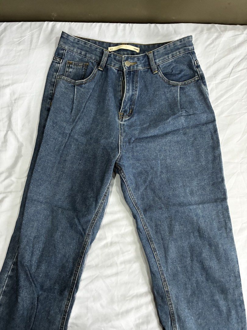 Smyth Blue Denim Jeans W32 (Category: Jeans) located in Manila. Submitted by nikkoour (Listing ID 1470934511, Image 1). Description: - Brand/Item: Smyth blue denim jeans - Size: W32 - Fit: Classic straight leg, comfortable for everyday casual wear - Wash/Design: Medium wash with contrast stitching - Features: Standard button and zip fly, front pockets, and two back patch pockets - Condition: Clean overall with minimal wear -negotiable.
