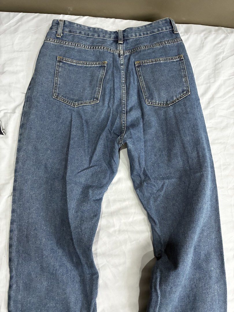 Smyth Blue Denim Jeans W32 (Category: Jeans) located in Manila. Submitted by nikkoour (Listing ID 1470934511, Image 3). Description: - Brand/Item: Smyth blue denim jeans - Size: W32 - Fit: Classic straight leg, comfortable for everyday casual wear - Wash/Design: Medium wash with contrast stitching - Features: Standard button and zip fly, front pockets, and two back patch pockets - Condition: Clean overall with minimal wear -negotiable.