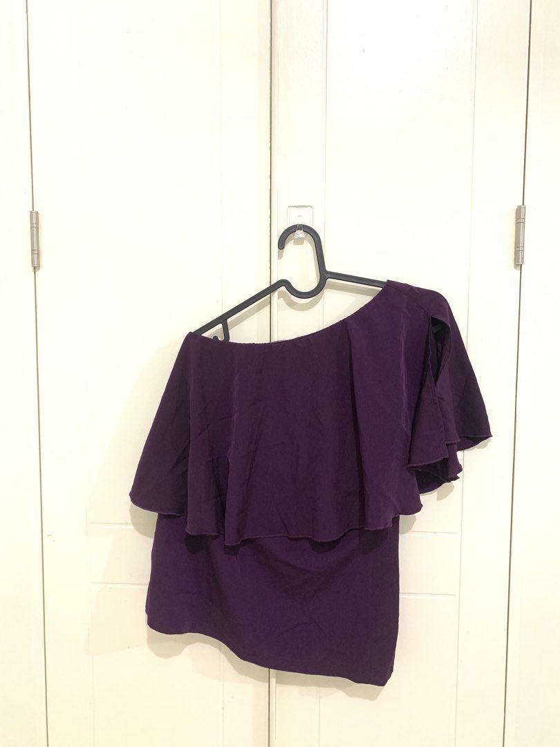So-En Purple One-Shoulder Ruffle Blouse (Category: Blouses) located in Pasig City. Submitted by lovedbyri (Listing ID 1470960433, Image 3). Description: - Brand: So-En - Size: XS - Color: Purple - Style: One-shoulder blouse with layered ruffle detail - Fabric: Lightweight - Occasion: Casual outings or parties .