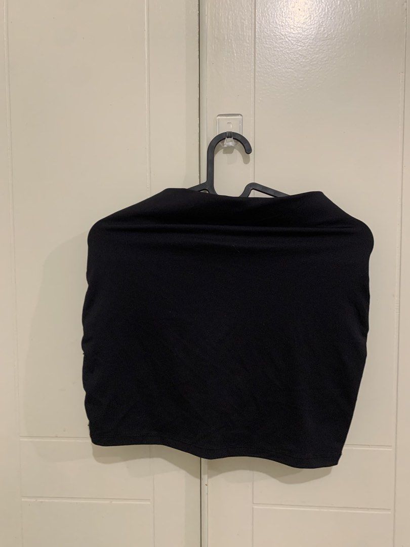 Soirée Sequin Mini Skirt Black Silver Size S (Category: Skirts) located in Pasig City. Submitted by lovedbyri (Listing ID 1471010277, Image 3). Description: - Brand: Soirée - Size: S - Design: Silver sequins on the front, plain black on the back - Style: Short mini skirt, perfect for parties and nights out - Material: Stretchy fabric, super easy to slip on - Condition: Brand new with tag attached.