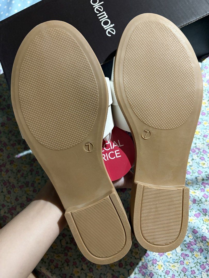 Solemate White Sandals Size 7 (Category: Flats & Sandals) located in Manila. Submitted by colielove12 (Listing ID 1471045359, Image 2). Description: Bnew with box & tags RFS: wrong size Pass sa lowballers, no cancellation no return no refund. Bought for 699.