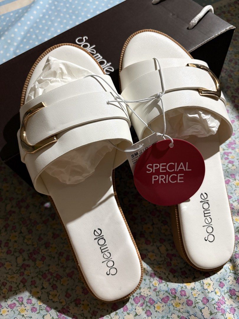 Solemate White Sandals Size 7 (Category: Flats & Sandals) located in Manila. Submitted by colielove12 (Listing ID 1471045359, Image 3). Description: Bnew with box & tags RFS: wrong size Pass sa lowballers, no cancellation no return no refund. Bought for 699.