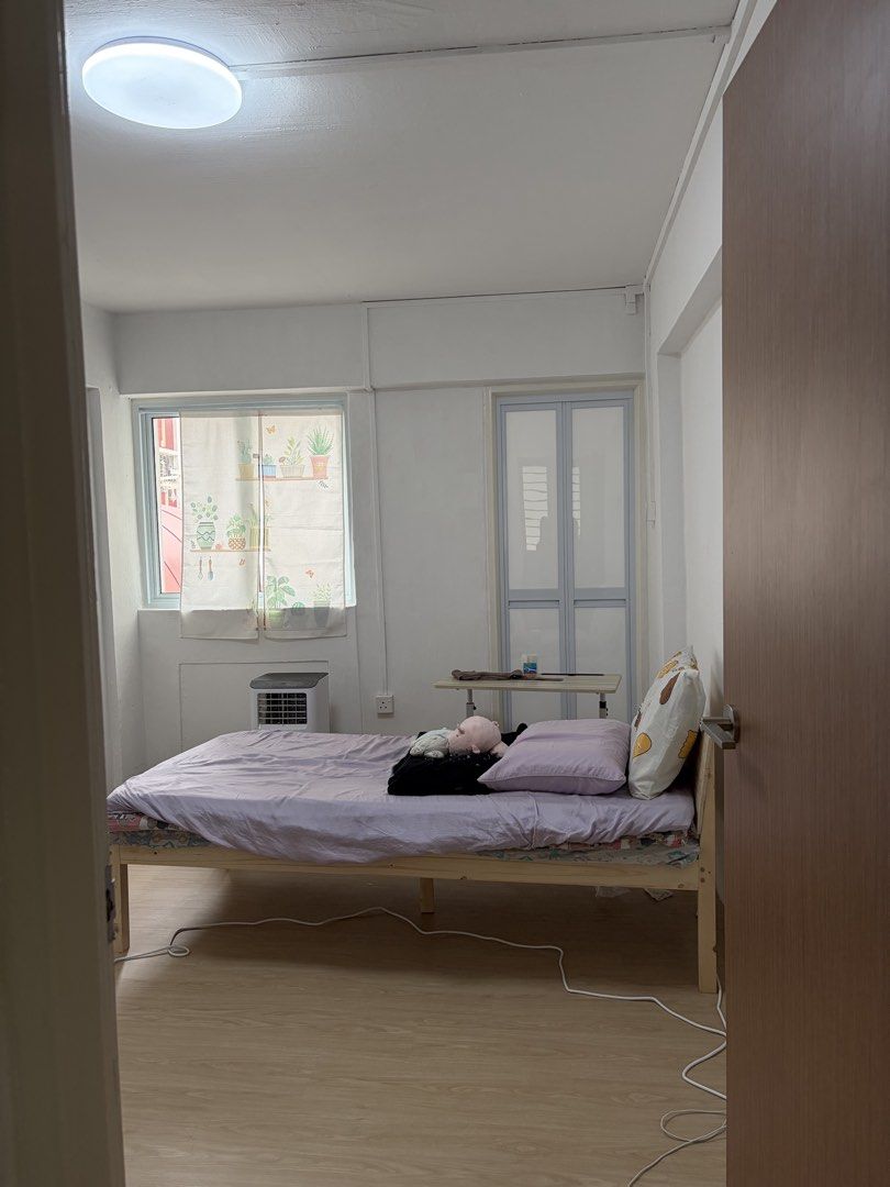 Solid wood (Category: Bed Frames & Mattresses) located in Singapore. Submitted by weiwwyy (Listing ID 1471041867, Image 2). Description: Brand new. Used for 2 mths only. Need to moved out due to early termination of lease. Self-dismantle & self-collect More than 60% off original price!.