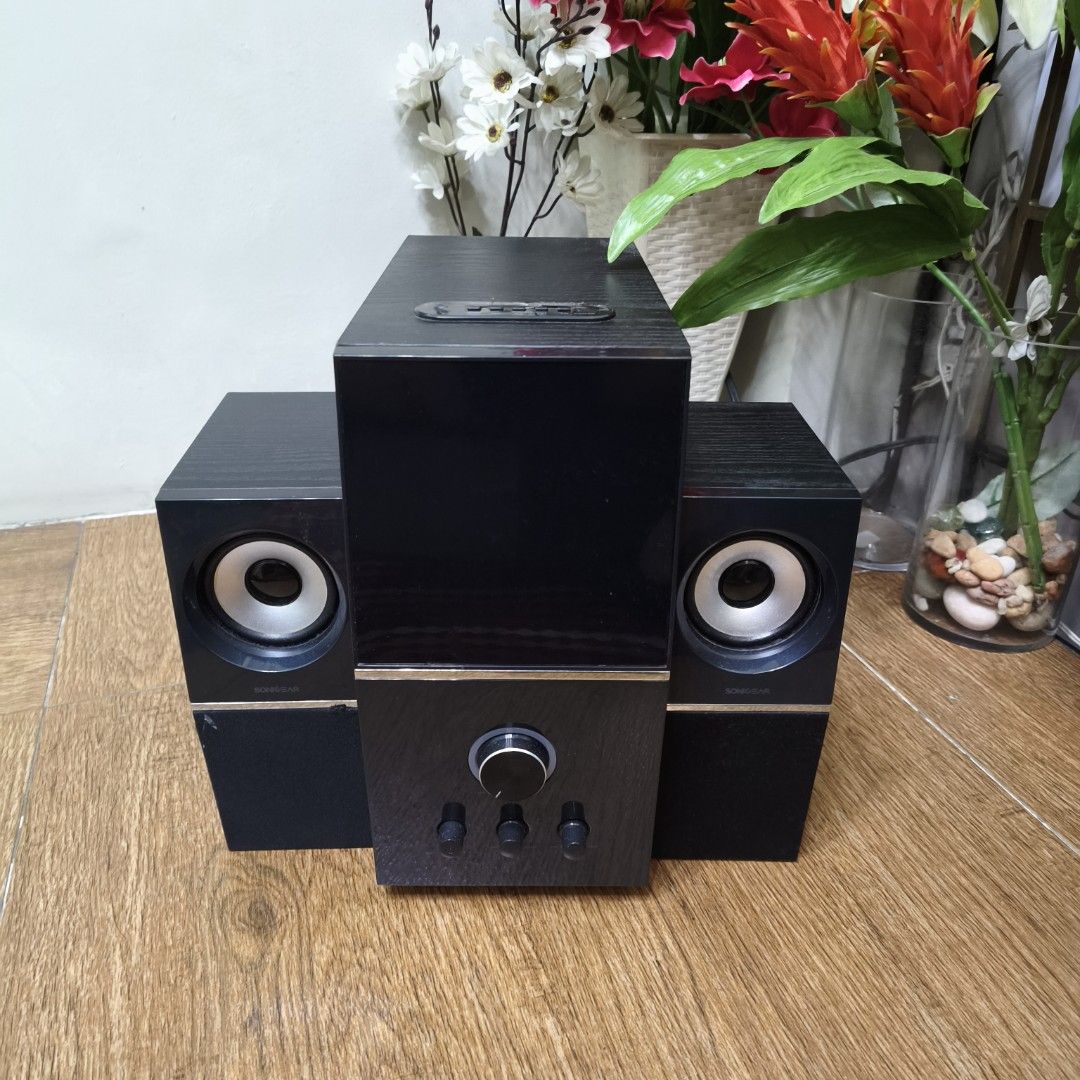 SonicGear Evo 5 Pro Bluetooth 2.1 Multimedia Speaker (Category: Soundbars, Speakers & Amplifiers) located in Manila. Submitted by hj_wu01 (Listing ID 1470962466, Image 1). Description: - SonicGear Evo 5 Pro Bluetooth 2.1 Multimedia Speaker - 100% fully functional - With aux cord included - RFS: Not being used anymore 📌 Negotiable 📌 Shipping fee should be shouldered by the buyer. 📌 Courier options: Lalamove, Grab, LBC 📌 Meet-up: Robinsons Plac