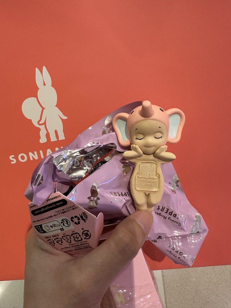 Sonny Angel Dreaming Series (Elephant) (Category: Designer & Blind Box Toys) located in Makati City. Submitted by eul.loved (Listing ID 1471031802, Image 3). Description: Fresh Pull and Brand new. .