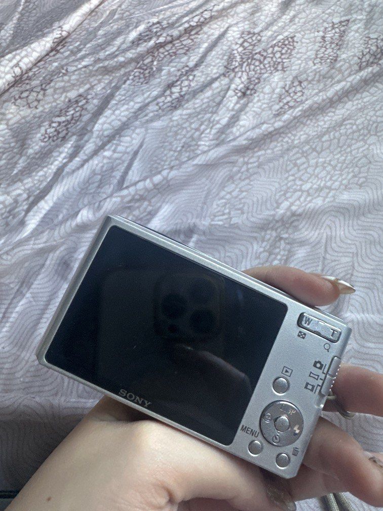 Sony Cybershot DSC - W530 (Category: Cameras) located in Quezon City. Submitted by tayspreloved (Listing ID 1470982208, Image 2). Description: slightly negotiable Rfs: will upgrade Everything works but its a bit dirty lang sa body.