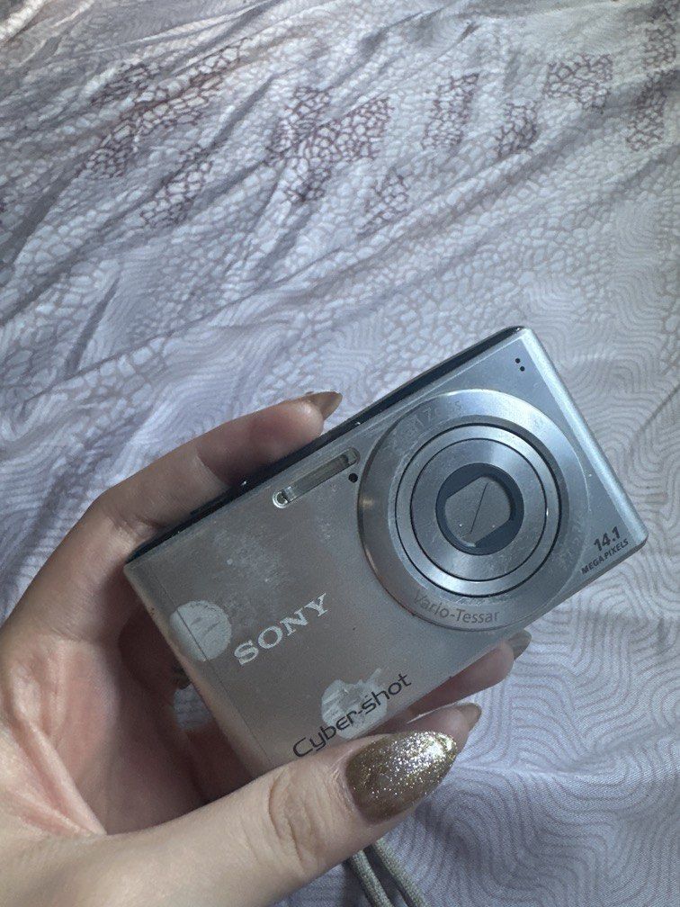 Sony Cybershot DSC - W530 (Category: Cameras) located in Quezon City. Submitted by tayspreloved (Listing ID 1470982208, Image 1). Description: slightly negotiable Rfs: will upgrade Everything works but its a bit dirty lang sa body.