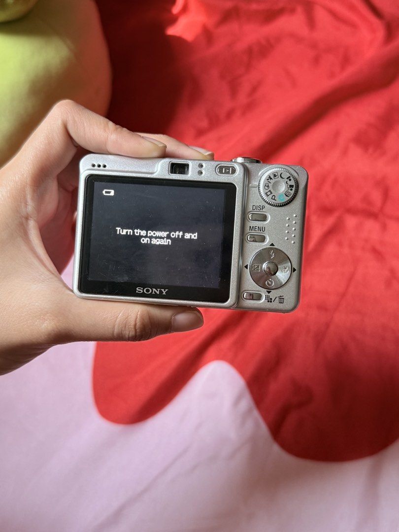 Sony Cybershot w55 (Category: Cameras) located in Loay. Submitted by wasabicakeu (Listing ID 1471080758, Image 2). Description: Lens error issue. No budget for repair. As is!!! Unit only. Free sf.