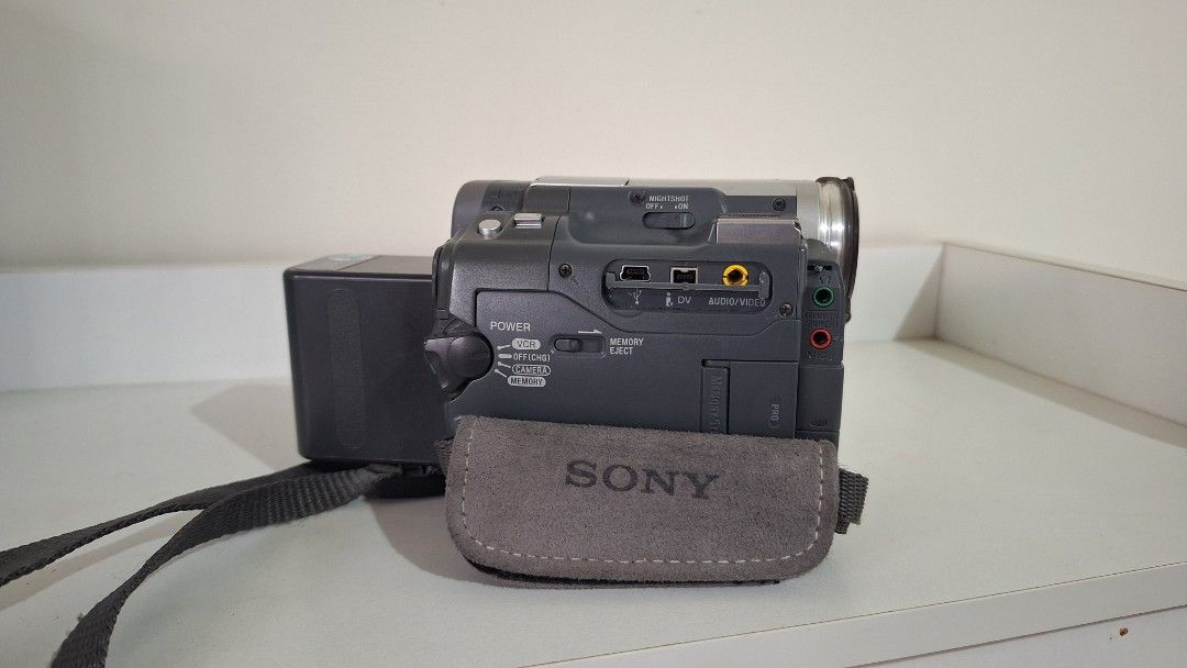 Sony Handycam Mini DV Digital Camcorder (Category: Video Cameras) located in Angeles City. Submitted by pamdiel003 (Listing ID 1470959640, Image 3). Description: Sony Handycam MiniDV – Vintage/Y2K 📹 • Sony Digital Handycam with Carl Zeiss Vario-Sonnar lens • MiniDV format + Memory Stick • Super SteadyShot + USB Streaming • Original carrying case included • Original batteries included • Original charger included • Stored for a long time — UNTESTE