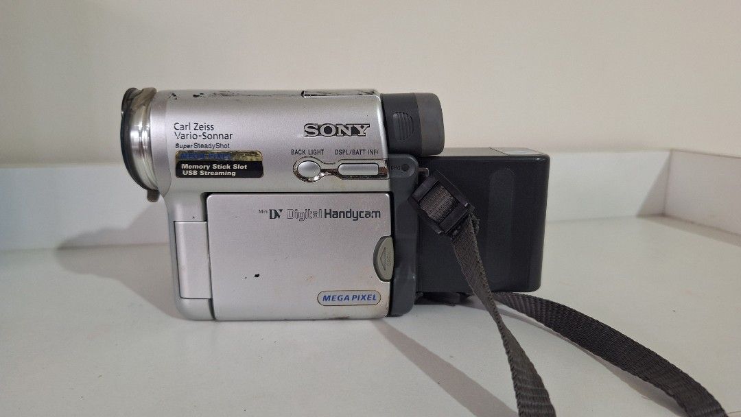 Sony Handycam Mini DV Digital Camcorder (Category: Video Cameras) located in Angeles City. Submitted by pamdiel003 (Listing ID 1470959640, Image 1). Description: Sony Handycam MiniDV – Vintage/Y2K 📹 • Sony Digital Handycam with Carl Zeiss Vario-Sonnar lens • MiniDV format + Memory Stick • Super SteadyShot + USB Streaming • Original carrying case included • Original batteries included • Original charger included • Stored for a long time — UNTESTE