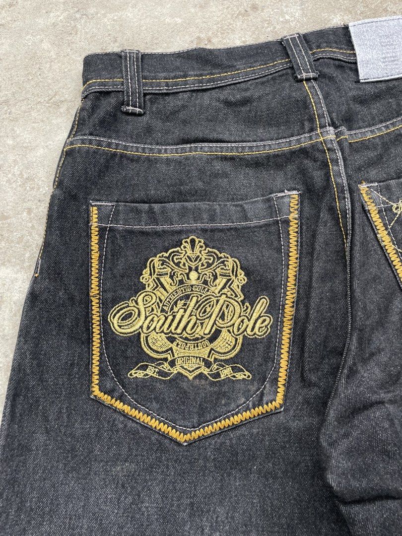 Southpole y2k silver tag 👑 (Category: Shorts) located in Roxas City. Submitted by patch_archive (Listing ID 1471073210, Image 3). Description: Southpole y2k silver tag 👑 📏 ACTUAL DIMENSION USING INCHES 👖 WAIST : 30 👖 LENGTH : 27 👖 HEM : 11.5 👖 FLAWS : NONE 🏷️ PRICE : 2.5K PHP + SF * MESSAGE ME IF YOU HAVE ANY OTHER QUESTION ABOUT SIZING . 🚚 Local shipping fee ( 70-85 Php) ✈️ International Shipping fee cost “DM” 💳 Mode of payment ( Gcash