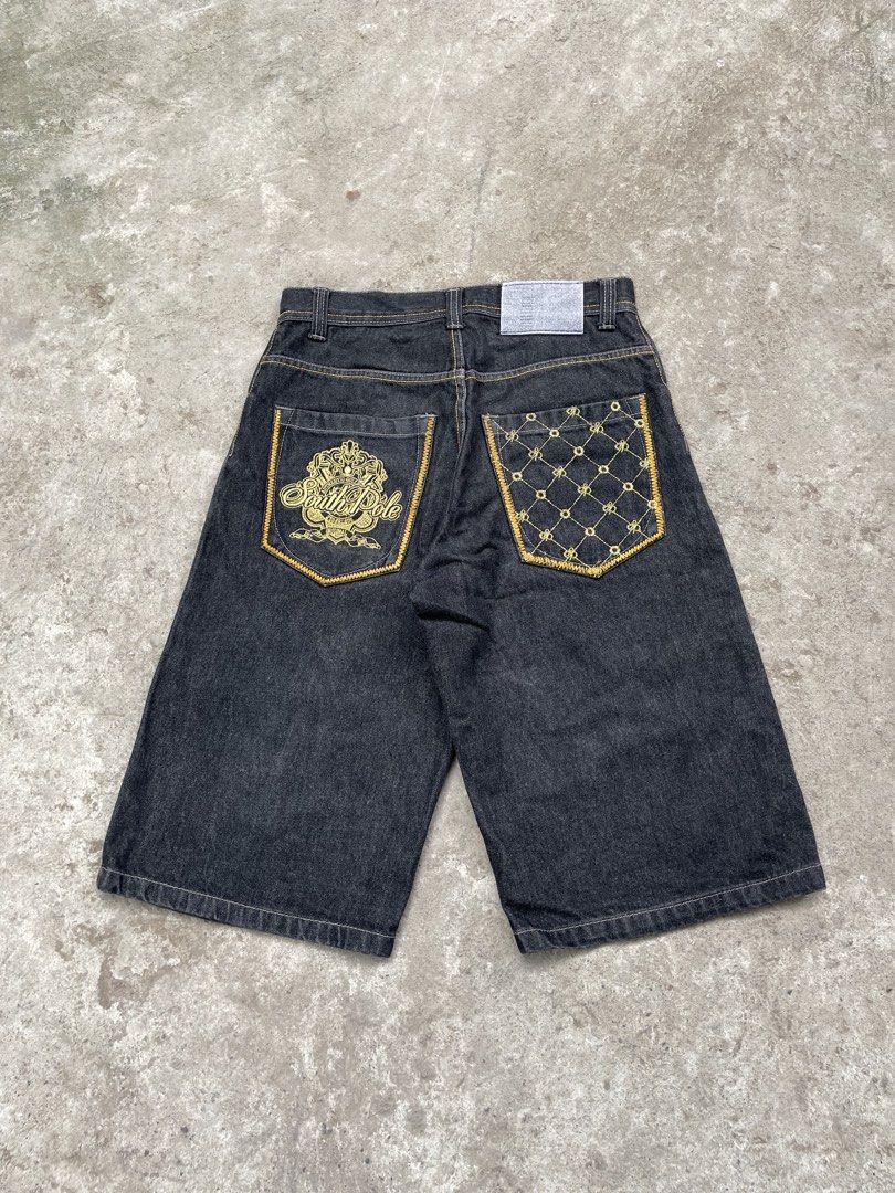 Southpole y2k silver tag 👑 (Category: Shorts) located in Roxas City. Submitted by patch_archive (Listing ID 1471073210, Image 1). Description: Southpole y2k silver tag 👑 📏 ACTUAL DIMENSION USING INCHES 👖 WAIST : 30 👖 LENGTH : 27 👖 HEM : 11.5 👖 FLAWS : NONE 🏷️ PRICE : 2.5K PHP + SF * MESSAGE ME IF YOU HAVE ANY OTHER QUESTION ABOUT SIZING . 🚚 Local shipping fee ( 70-85 Php) ✈️ International Shipping fee cost “DM” 💳 Mode of payment ( Gcash