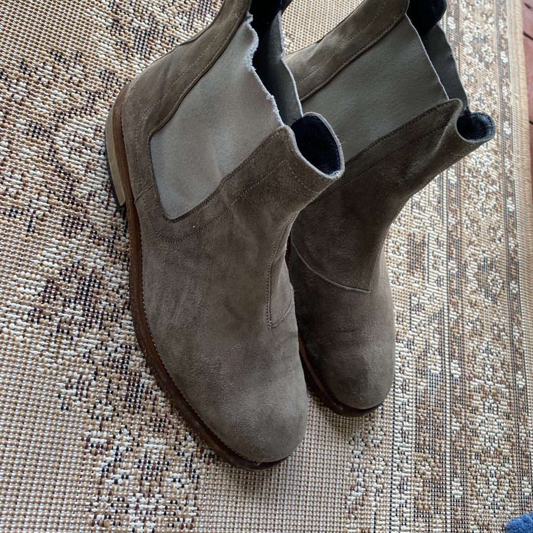 Ssense Chelsea Boots (Category: Boots) located in Manolo Fortich. Submitted by thriftstr.co (Listing ID 1470979652, Image 3). Description: Ssense Chelsea Boots 7.5 US / 40.5 EU / 25.5 CM (Fits 8US) Very Good Condition Minor Heel Drags .