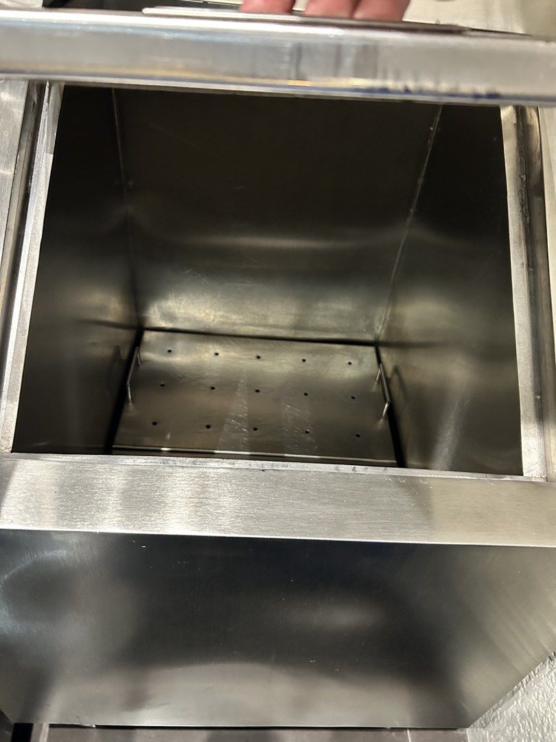 Stainless Steel Commercial Ice Bin Storage Caddy (Category: Food Organization & Storage) located in Makati City. Submitted by erning13 (Listing ID 1470967015, Image 2). Description: - Commercial-grade stainless steel ice bin, perfect for bars, cafes, and restaurants - Heavy-duty solid metal construction that is easy to wipe down and clean - Dimensions: 0.50m width x 0.60m depth x 0.75m height - Includes an interior drainage rack at the bottom to 