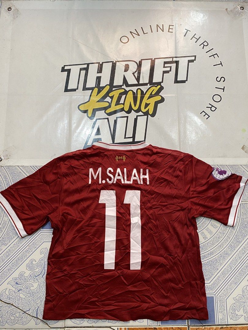 Standard Chartered Cropped Soccer Jersey (Category: Activewear) located in Rosario. Submitted by thrift_king_ali (Listing ID 1471048022, Image 2). Description: Standard chartered Crop jersey Medium Dimes: W-21.5 L-24 no issue excellent condition 350+sf.