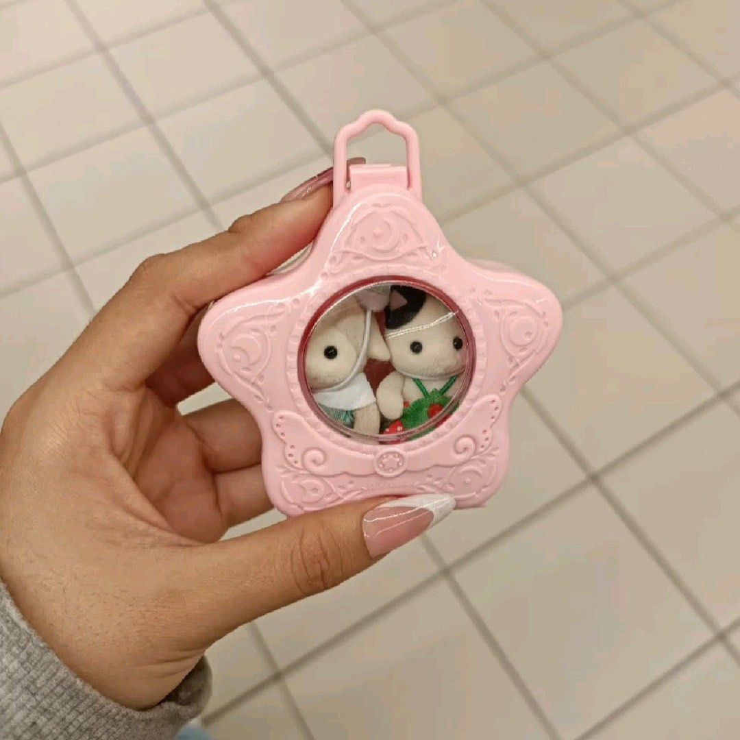 Star Case for Sylvanian Families (Category: Designer & Blind Box Toys) located in Mexico. Submitted by ang3l.fairi3 (Listing ID 1471096959, Image 2). Description: ❤︎⁠ Blue ❤︎⁠ Yellow > still nego if sure buyer (Can give 2 for 380) MOP: Gcash/Mari B Loc: Pampanga can do meetups around SF/Mexico .