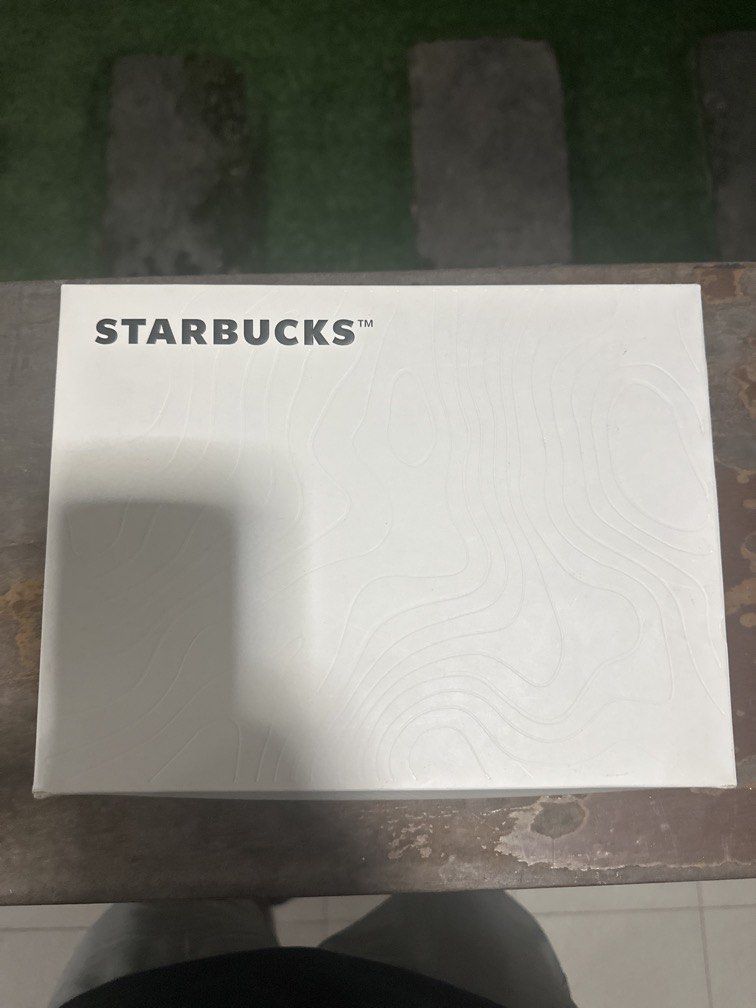 Starbucks Small Bag (Category: Luxury Bags & Wallets) located in Manila. Submitted by xenasales (Listing ID 1471062535, Image 1). Description: .
