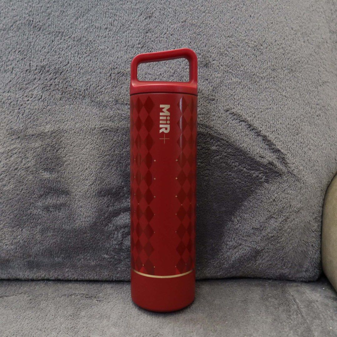 Starbucks x MiiR Red Argyle Pattern Insulated Tumbler (Category: Water Bottles & Tumblers) located in Manila. Submitted by mixi_lexi (Listing ID 1471079093, Image 2). Description: - Authentic Starbucks x MiiR collaboration water bottle - Vibrant red exterior featuring a geometric argyle pattern and elegant gold accents - Dual branding: Starbucks logo on one side, MiiR logo on the other - Twist-off cap with a convenient built-in red handle - Durab
