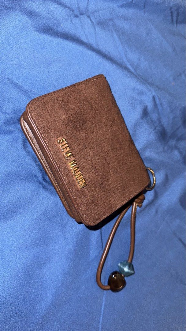 Steve Madden wallet (Category: Wallets & Card holders) located in Capas. Submitted by nopeasdf (Listing ID 1470934788, Image 2). Description: .