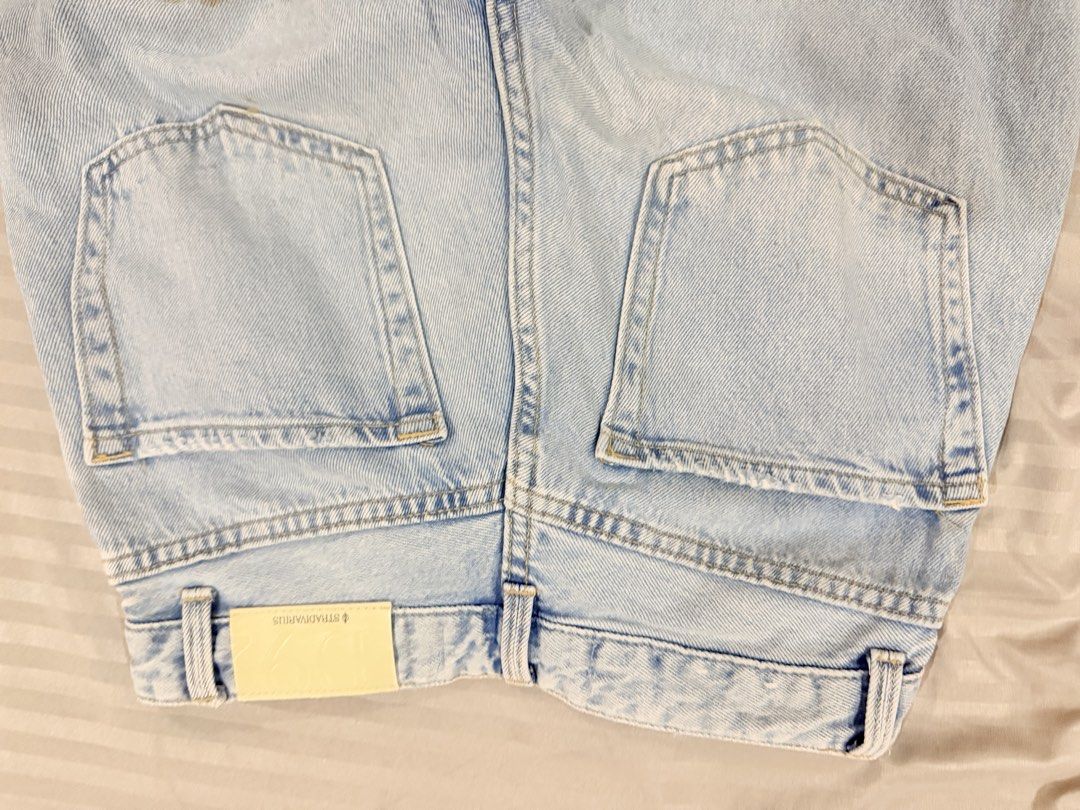 Stradivarius pants (Category: Jeans) located in Cagayan de Oro. Submitted by mika123544 (Listing ID 1471078808, Image 2). Description: .