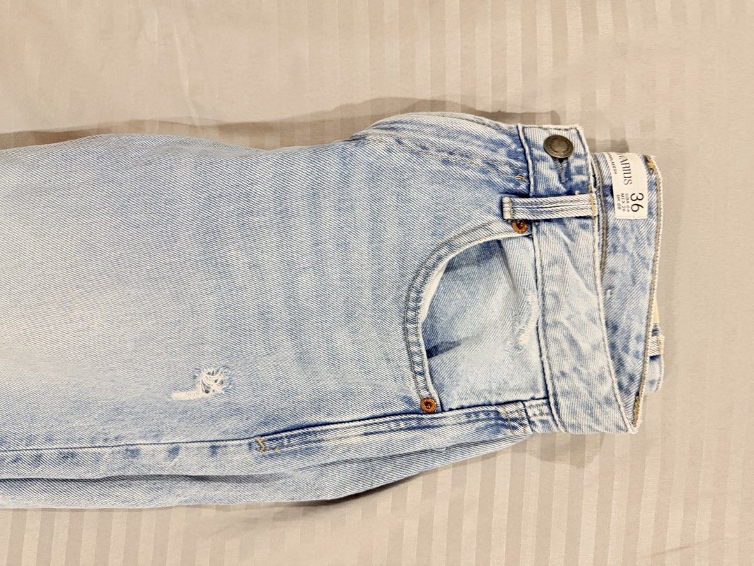 Stradivarius pants (Category: Jeans) located in Cagayan de Oro. Submitted by mika123544 (Listing ID 1471078808, Image 1). Description: .