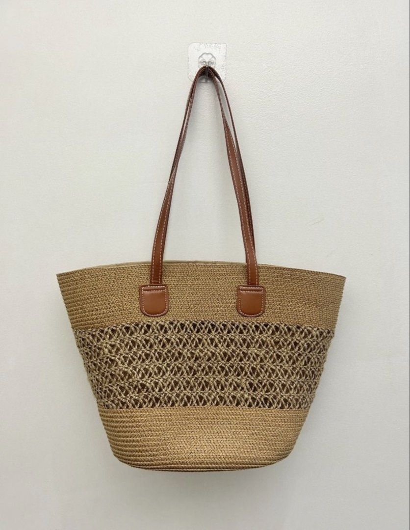 Straw Tote Bag (Category: Tote Bags) located in Quezon City. Submitted by rjsjsgs (Listing ID 1470935109, Image 1). Description: .