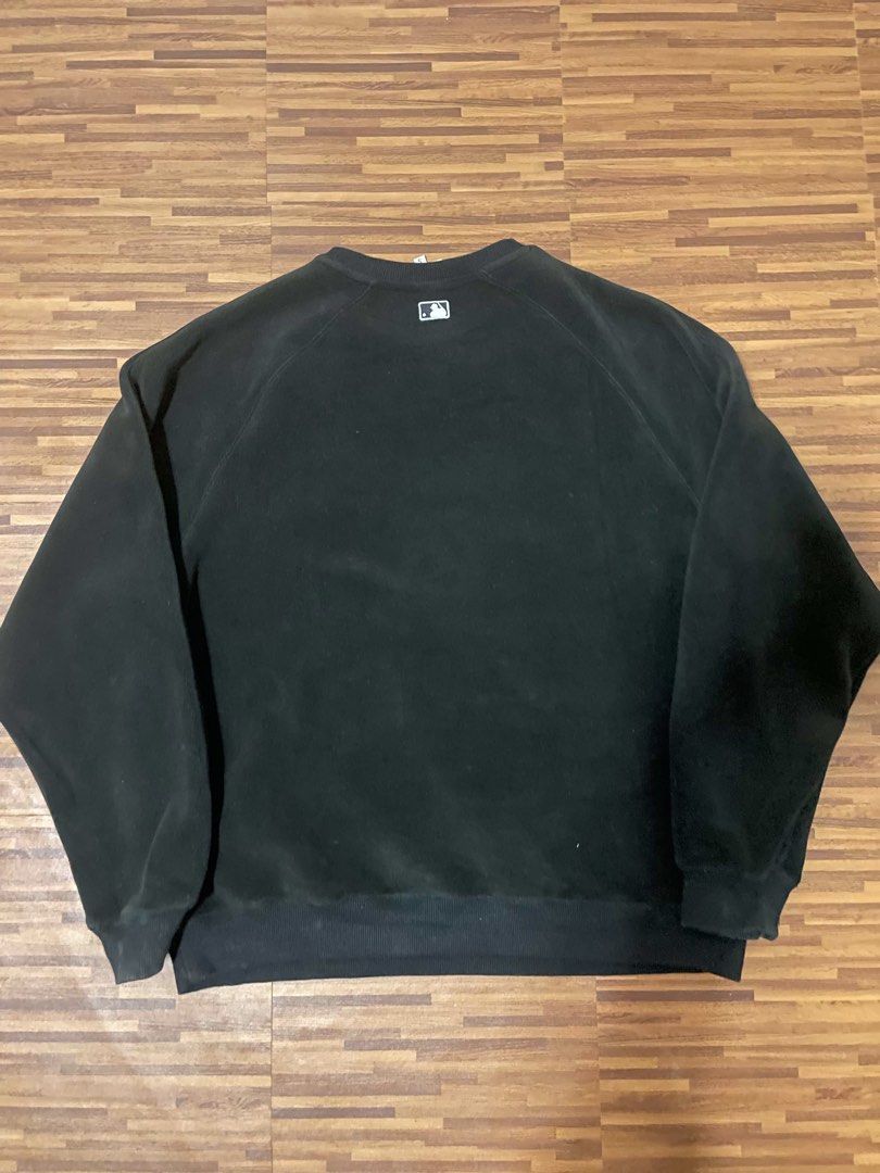 Streetwear sweatshirt/longsleeve/MLB/authentic (Category: Coats, Jackets and Outerwear) located in Mandaue City. Submitted by condz-16 (Listing ID 1470988085, Image 2). Description: For Sale! 🖤 Item: MLB New York Yankees Black Sweatshirt Size: Small (S) to (M) american size Dimensions: 25” width x 28” length Condition: Good as new(Need wash) Price: ₱400 Location: Barangay Opao.