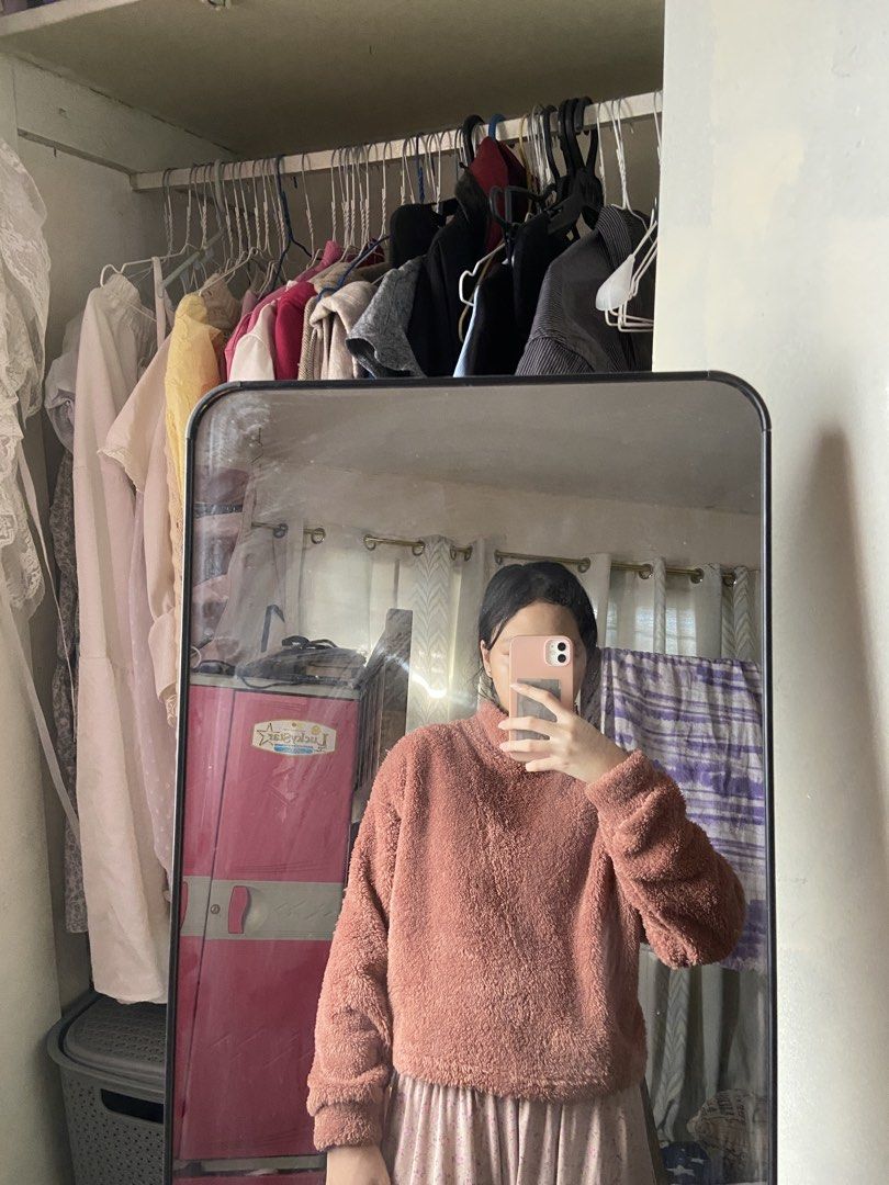 Stretchable Brown Fuzzy Mock Neck Sweater (Category: Coats, Jackets and Outerwear) located in Imus. Submitted by jhhjlvr (Listing ID 1470990950, Image 3). Description: ⋆ has a stretchable fabric ⋆ mode of payment: BDO/Maribank/Gotyme or Gcash ⋆ can do meet-ups around imus or dasma .