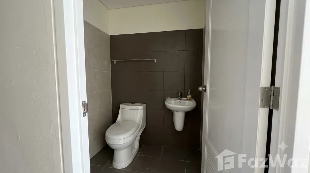 Studio Condo for sale at Grand View Tower (Category: Apartments & Condos) located in Makati City. Submitted by propertyproph (Listing ID 1471004295, Image 3). Description: 🏙️ FOR SALE | GRAND VIEW TOWER – Studio Condo 📍 Pasay City, Metro Manila ✨ Own a studio unit at Grand View Tower, completed in March 2026. A great option for personal use or property investment. 📐 Floor Area: 24.20 sqm 🛏️ Type: Studio 🛁 Bathroom: 1 💰 Selling Price: ₱5,847