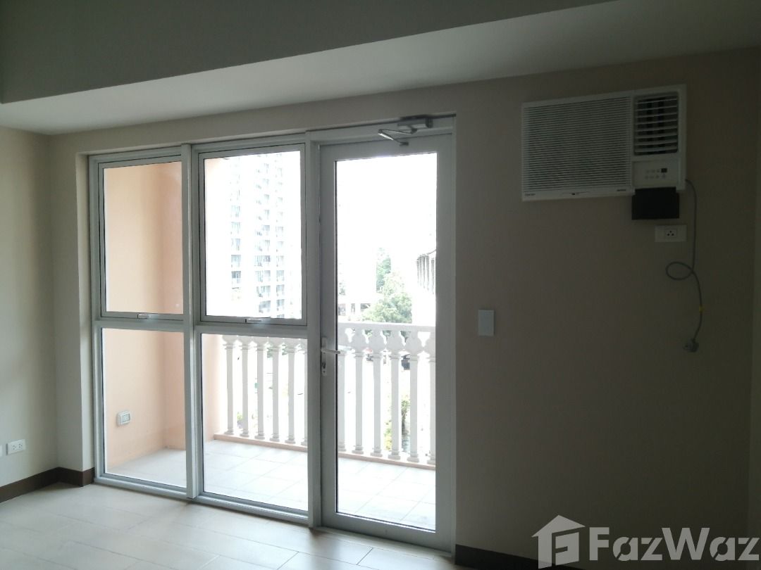 Studio Condo for sale at St. Mark Residences (Category: Apartments & Condos) located in Makati City. Submitted by propertyproph (Listing ID 1470995413, Image 1). Description: 🏙️ FOR SALE: Studio Unit with Balcony at St. Mark Residences ✨ 📍 McKinley Hill, Taguig City, Metro Manila Own a stylish, unfurnished studio in a Venice-inspired community by Megaworld, ideal for personal use or rental investment. 📐 Floor Area: 40.30 sqm 🛏️ Unit Type: Stu