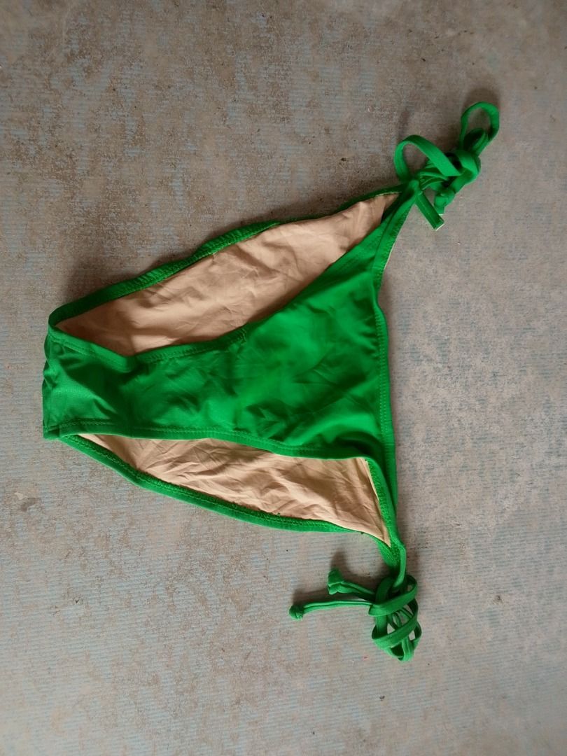 Swim Bottoms US (Category: Bikinis & Swimsuits) located in Los Banos. Submitted by mania-62906 (Listing ID 1470979662, Image 1). Description: BNEWTAG. US Medium. String bikini.
