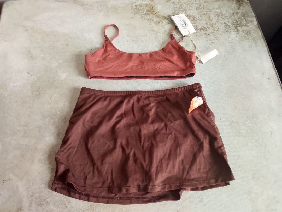 Swimwear US Tops& Bottoms (Category: Bikinis & Swimsuits) located in Los Banos. Submitted by mania-62906 (Listing ID 1470982235, Image 1). Description: Tops BNewtag US Medium. Bottoms Swim shorts lightly used. Then Free Shirt US Medium. Lightly used.