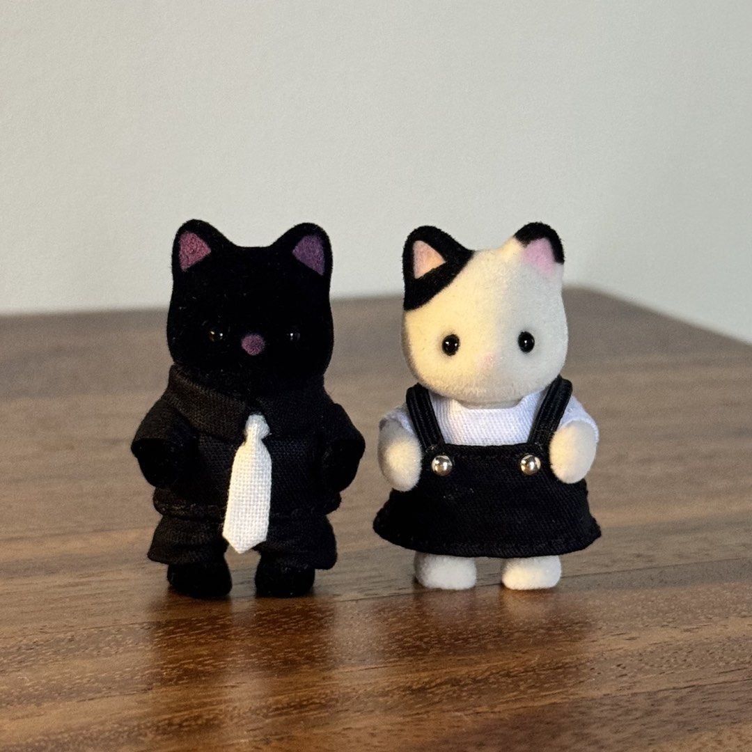 Sylvanian Families |Cat Set (Category: Designer & Blind Box Toys) located in Manila. Submitted by cherub.matcha (Listing ID 1470995017, Image 1). Description: wts lfb ufs | for sale | downsizing coll 🐇་༘࿐ cat set - ₱1500 free sf for take all 💌 — all are in mint condition, like new — clothes are included — selling for the same price i got it 📍laguna 💰gcash (payo) 📦 jnt (will ship tomo).